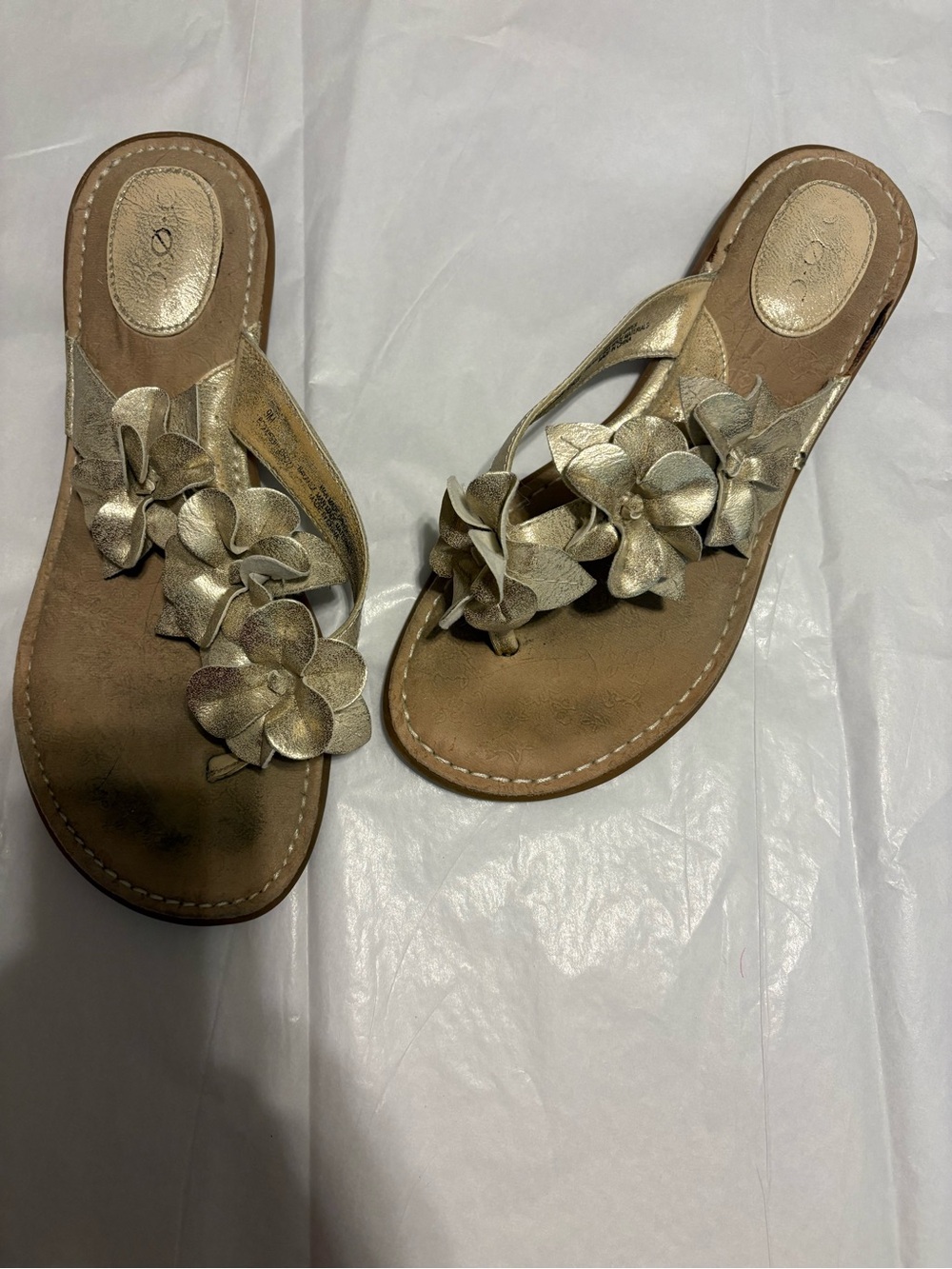 b.o.c floral sandals/flip flops